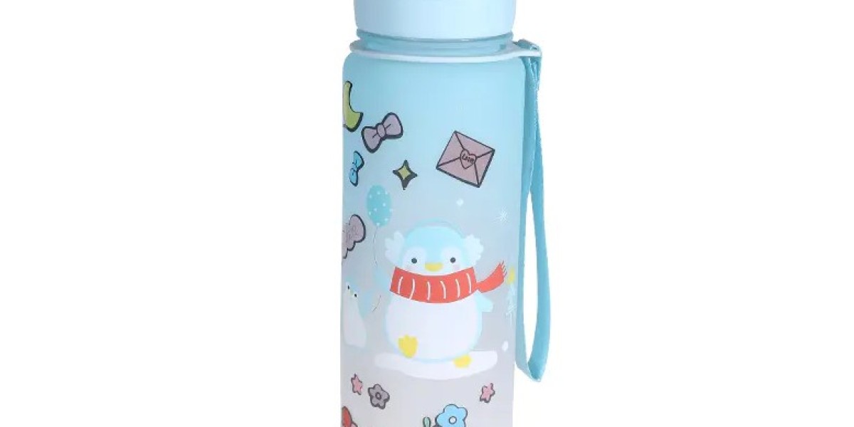 Durability of Exterior Finish on Leak Proof Plastic Water Bottles in Everyday Use