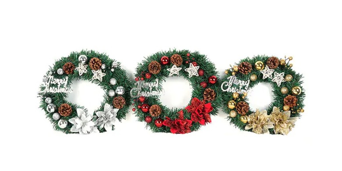 Choosing Eco-Friendly Materials for Christmas Tree Wreath Decorations Reduces Carbon Footprint